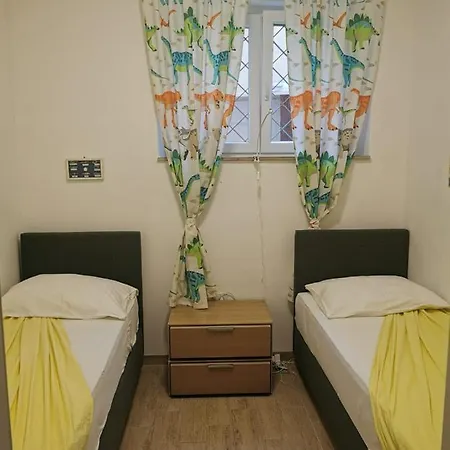 Rajski Dvor 1