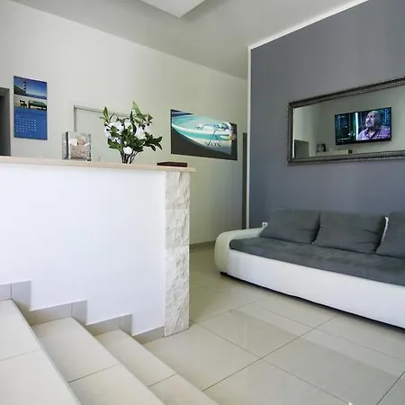 Apartment Rajski Dvor 1 *