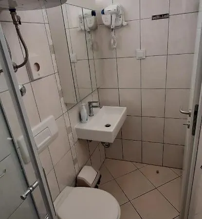 Rajski Dvor 1 * בול