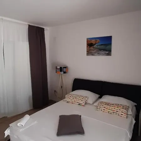 Rajski Dvor 1 דירה בול