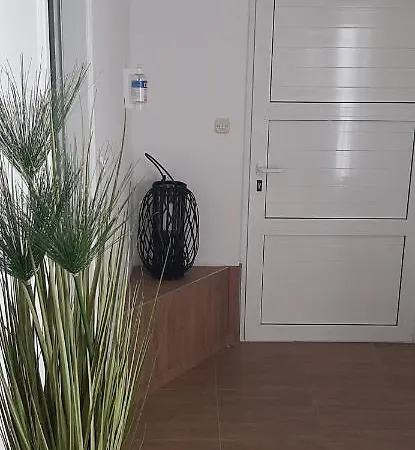 Rajski Dvor 1 דירה