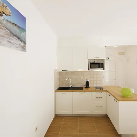 Rajski Dvor 1 * בול