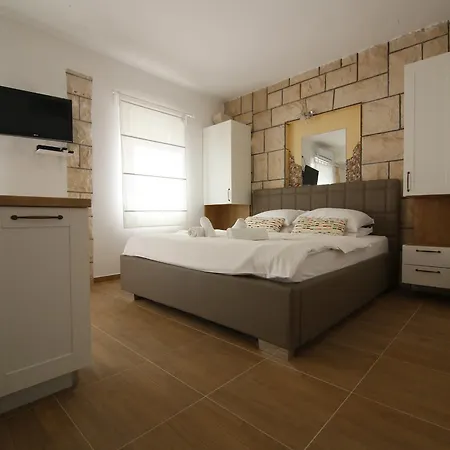 Rajski Dvor 1 Apartmán *