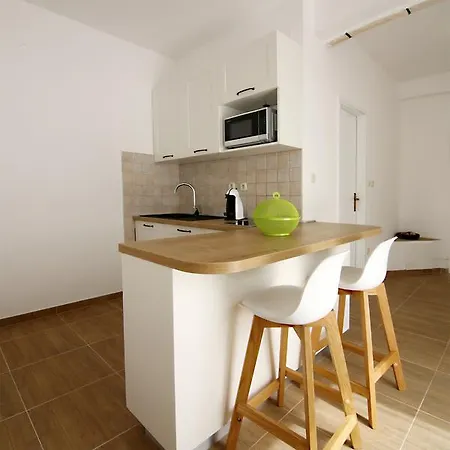 Rajski Dvor 1 בול