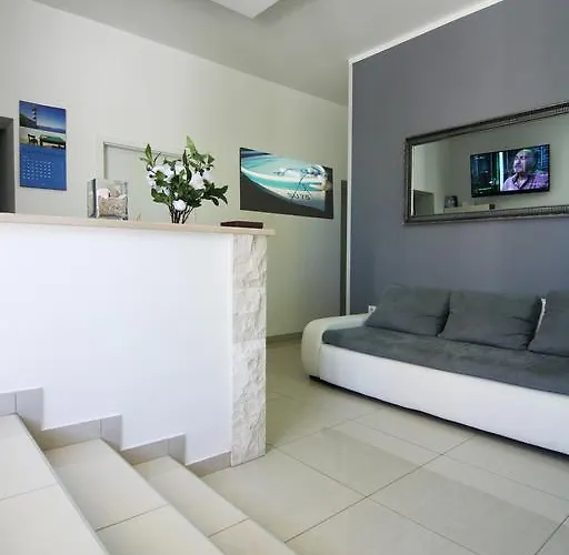 Apartman Rajski Dvor 1 *